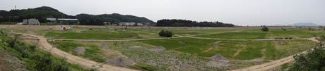 遊水地の月岡側