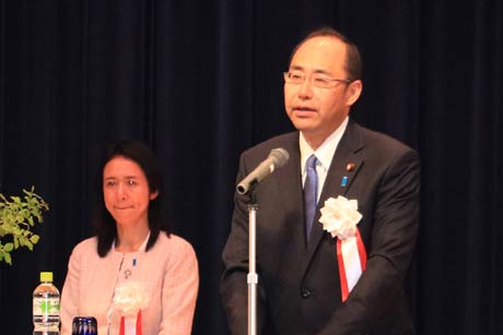 細田健一氏があいさつ