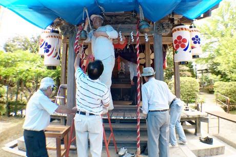 吉田天満宮で大祭の準備をする吉田天満宮奉賛会