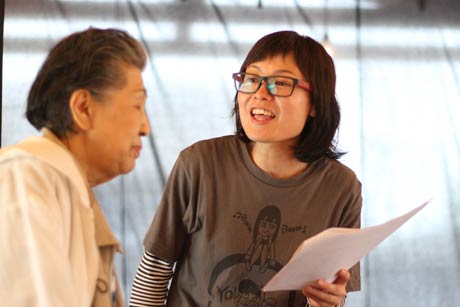 演出、指導する岡田美香さん