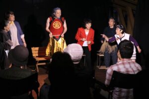 演劇教室「65歳以上の劇団」が活動拠点の三条市のまちなか交流広場「ステージえんがわ」で旗揚げ公演