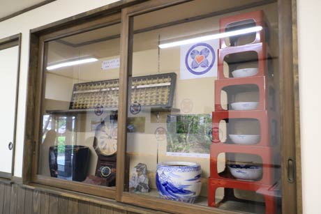 玄関に飾った鈴木家に残っていた古いもの