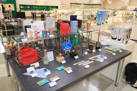 燕三条地場産業振興センター物産館の「父の日ギフトコーナー」