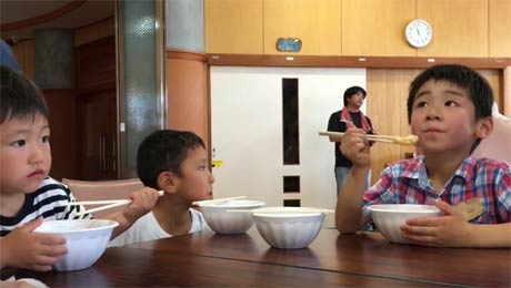 大掃除後はすいとん汁で昼食