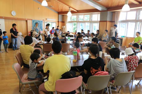大掃除後はすいとん汁で昼食