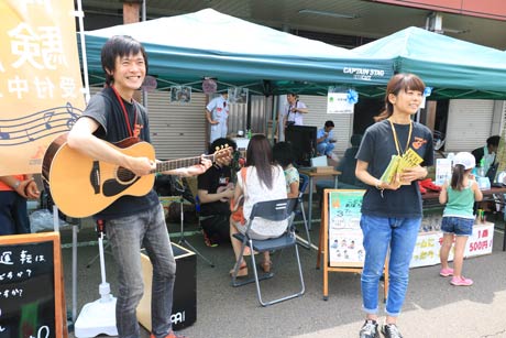  「あぽろん」によるギター・ウクレレ体験会