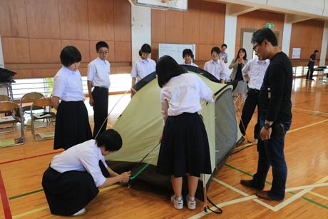 三条市立下田中学校で行われた燕三条青年会議所会員が講師となっての出前授業「職業人に学ぶ」