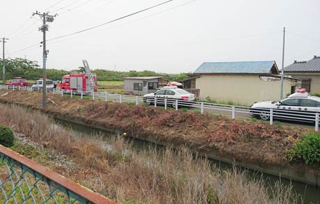 遺体が見つかった西川の現場