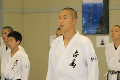 全国大会出場選手を代表してあいさつする2年連続2回目の国体出場を決めた吉田高3年酒井大輔さん