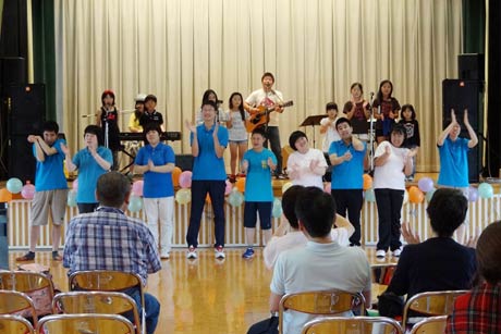 27日開かれた熊本震災復興支援佐藤ひらりチャリティーコンサート