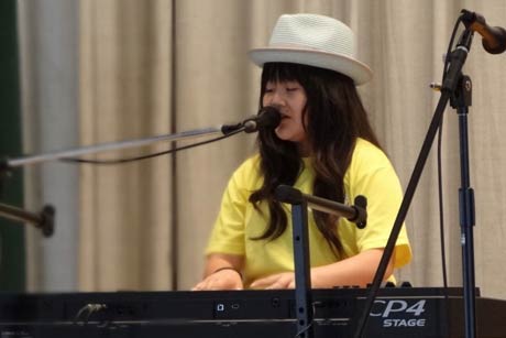佐藤ひらりさんの演奏