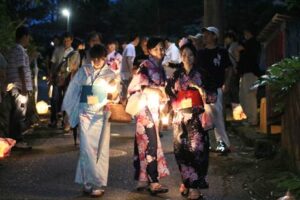 2、3日と湯田上温泉の「湯のまち巡り」が本番、2日夜は湯めぐり散策で夜の町あるき