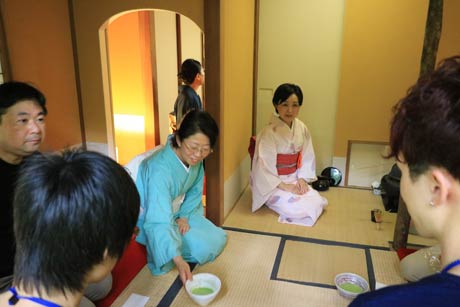 華蔵院での茶会
