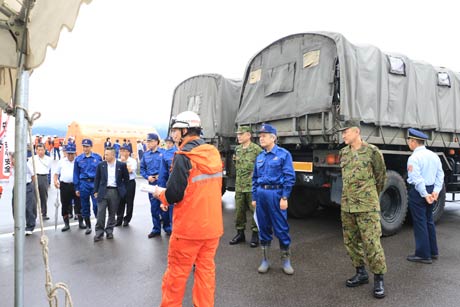 自衛隊や警察の特殊車両の展示も