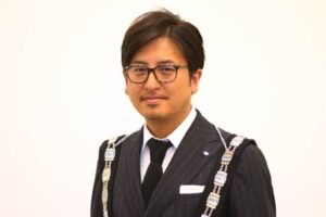 次年度理事長候補者に決まってプレジデンシャルリースを受けた監事の関義実さん