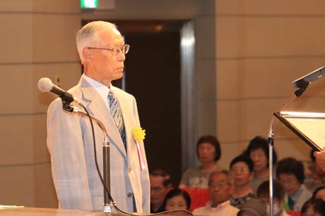 市老連・地区老連功労者として表彰を受けた燕地区老人クラブ連合会の川崎冨雄さん