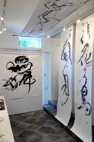 大作を天井にも展示