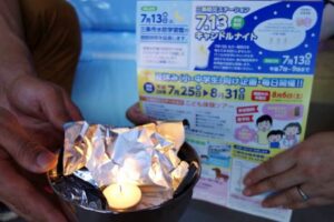 「7.13キャンドルナイト」でともすメモリアルキャンドル