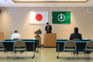 弥彦村議補欠選挙の当選証書付与式