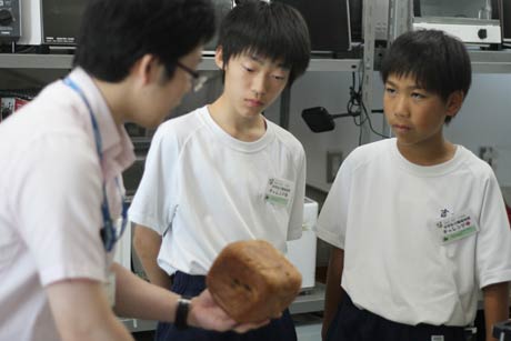 ツインバード工業で職業体験する吉田中学校2年生