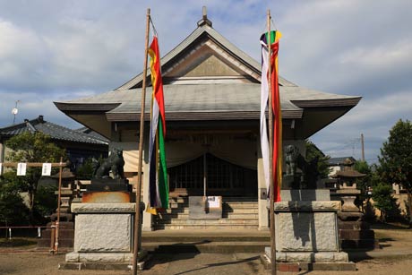  分水みこし、諏訪神社みこしが出発する諏訪神社