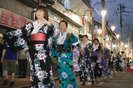 流れるような燕甚句の踊り