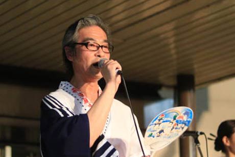 歌い手として初参加の矢代秀晴さん