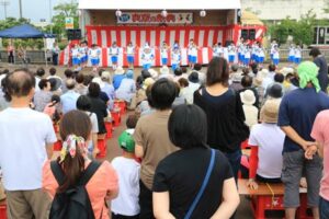 17日開かれた燕市粟生津地区の粟生津まつり