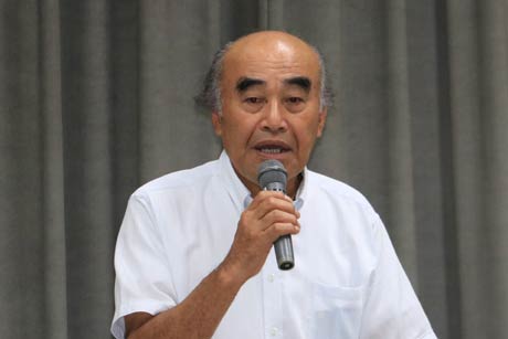  あいさつする燕商工会議所の田野隆夫会頭