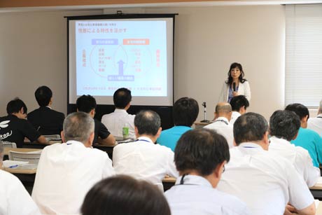 女性が輝くつばめプロジェクト推進事業で初めての男性を対象にした講演会