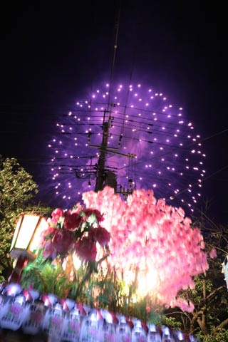 大燈籠と花火