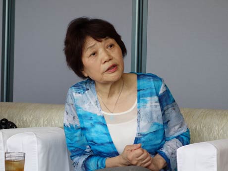 東三条駅の劣悪な環境を国定市長に訴える相場さん