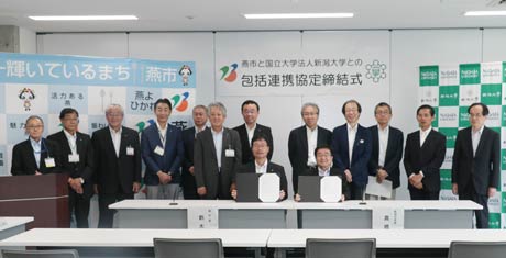 出席者で記念撮影