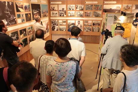 新潟市岩室観光施設「いわむろや」で始まった「巻原発住民投票から20年～明日の巻地域を考える～」の一環の展示「巻原発の発表から住民投票が終わるまで」