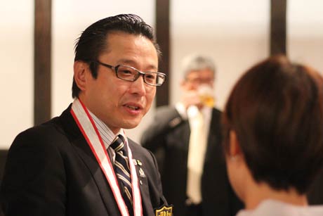 日本バーテンダー協会のベスト・バーテンダーを受賞した田中洋志さん、祝賀会で