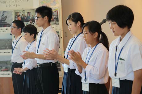 決意表明を行う派遣中学生