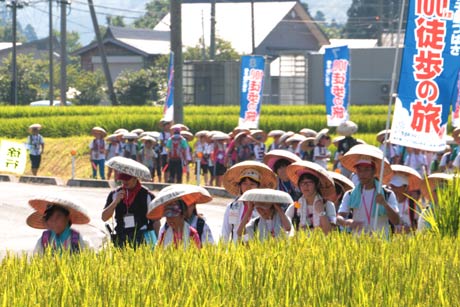 7日スタートした「寺小屋つばさ100km徒歩の旅」