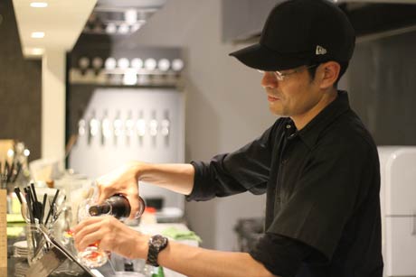 「ステージえんがわ」のクラフトビール飲み比べで講師を務める「Beerhouse3」の池野店主