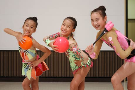 左から斉藤柚羽ちゃん、小林心結ちゃん、藤井花さん