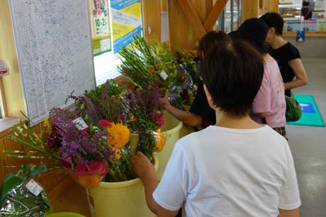 道の駅「漢学の里しただ」の「盆花フェア」