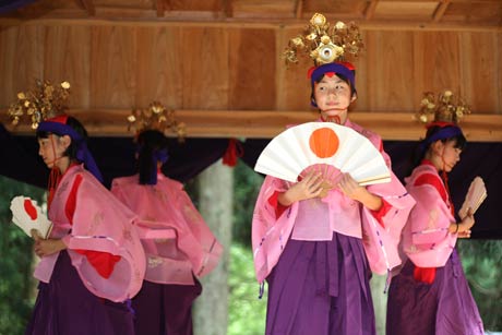  箕社の秋季大祭の神楽奉納