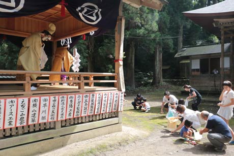  福神遊の舞いでもちまき