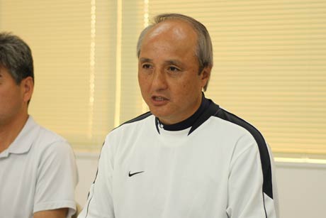 燕市サッカー協会の板谷健二朗会長