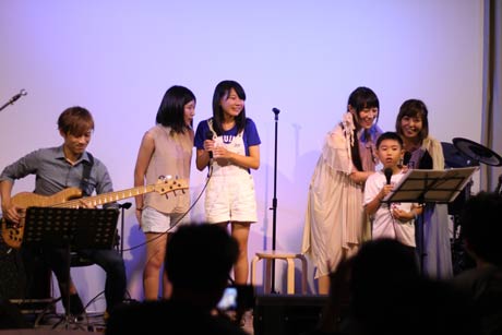 illyさんのライブに「ともに担げば」のキャストも共演