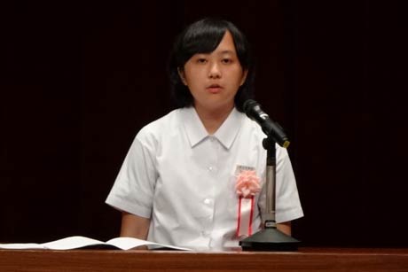 県大会出場の最優秀賞に決まった田上中3年中村英里さん