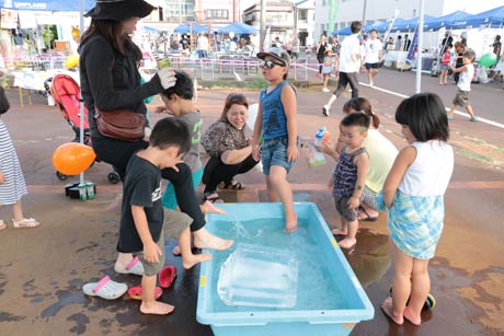 子どもたちに大好評だった冷たい氷柱