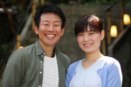 「AKARIBA 2016」で挙式するカップルに決まった小倉義則さん、梓さん夫婦
