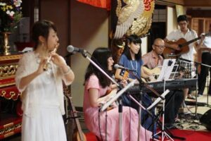 法音寺本堂で開かれた熊本地震被災地支援チャリティーコンサートのフィナーレ