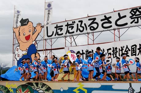 保育園児の遊戯