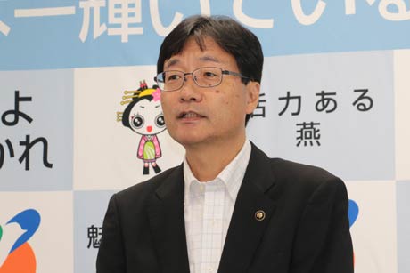 30日の定例記者会見での鈴木燕市長
